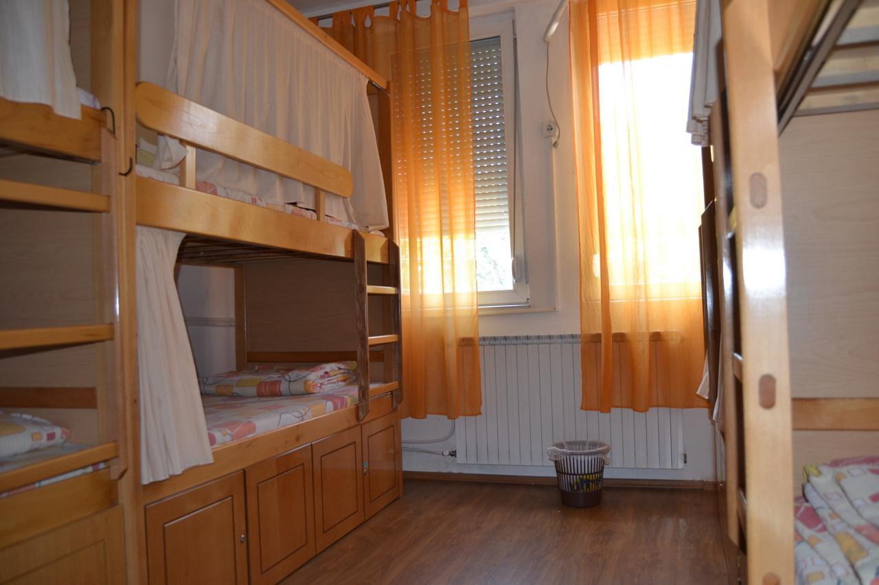 Hostel Valentin 2 Скопье Экстерьер фото