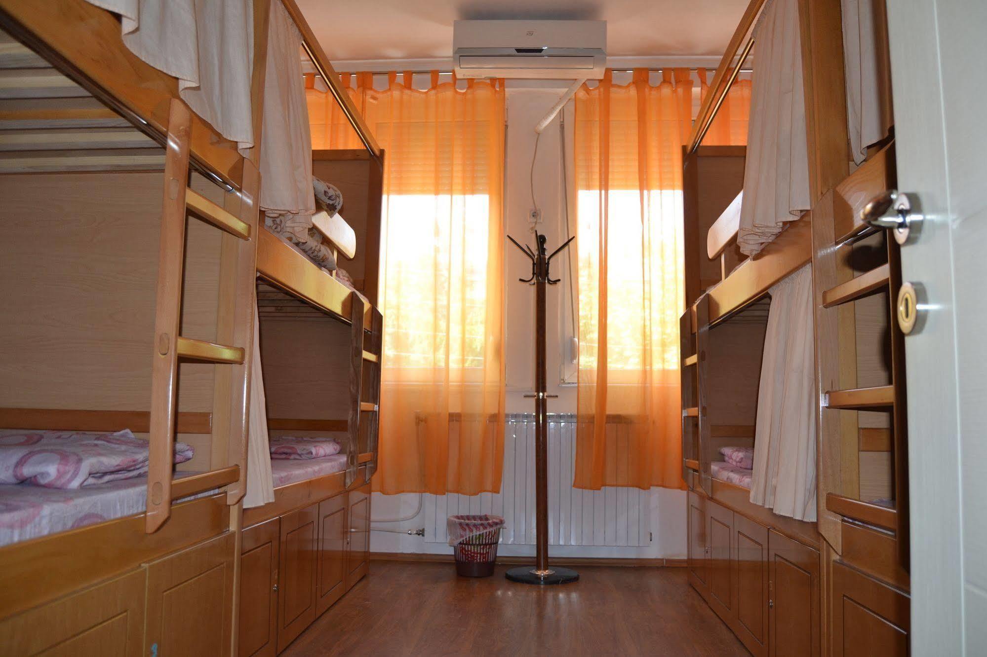 Hostel Valentin 2 Скопье Экстерьер фото
