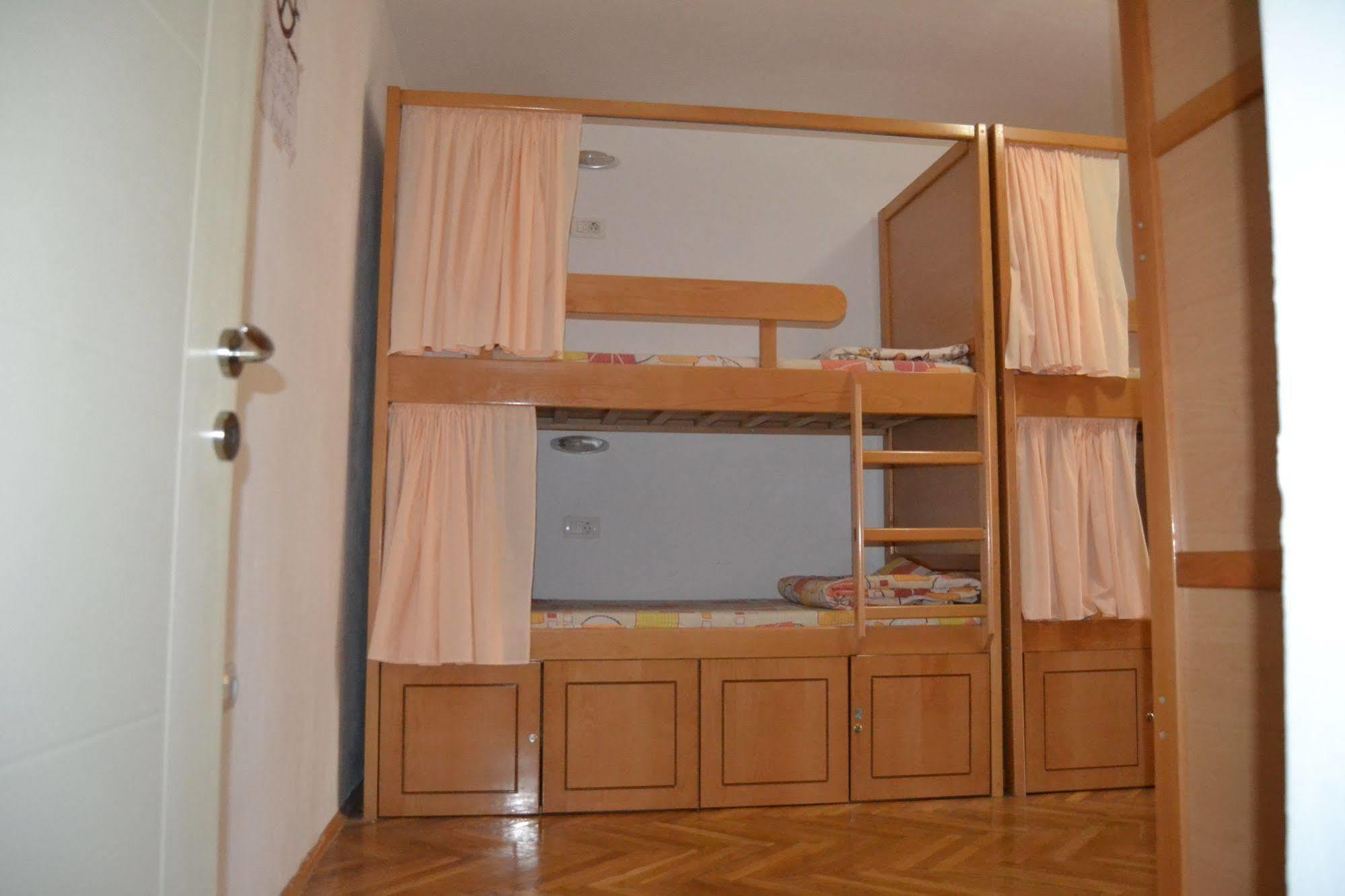 Hostel Valentin 2 Скопье Экстерьер фото