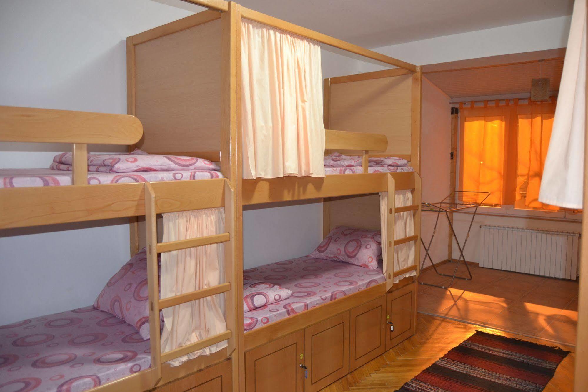 Hostel Valentin 2 Скопье Экстерьер фото