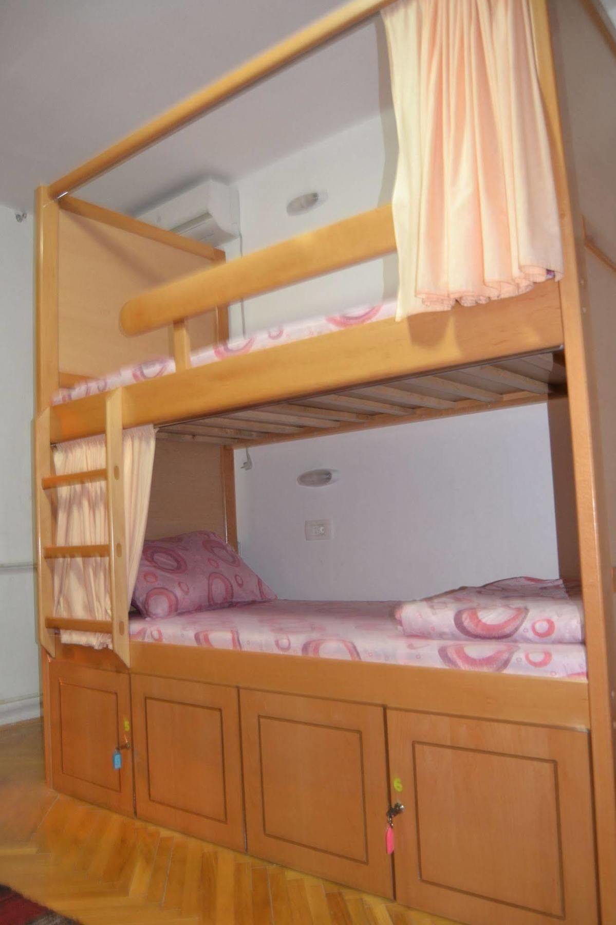 Hostel Valentin 2 Скопье Экстерьер фото