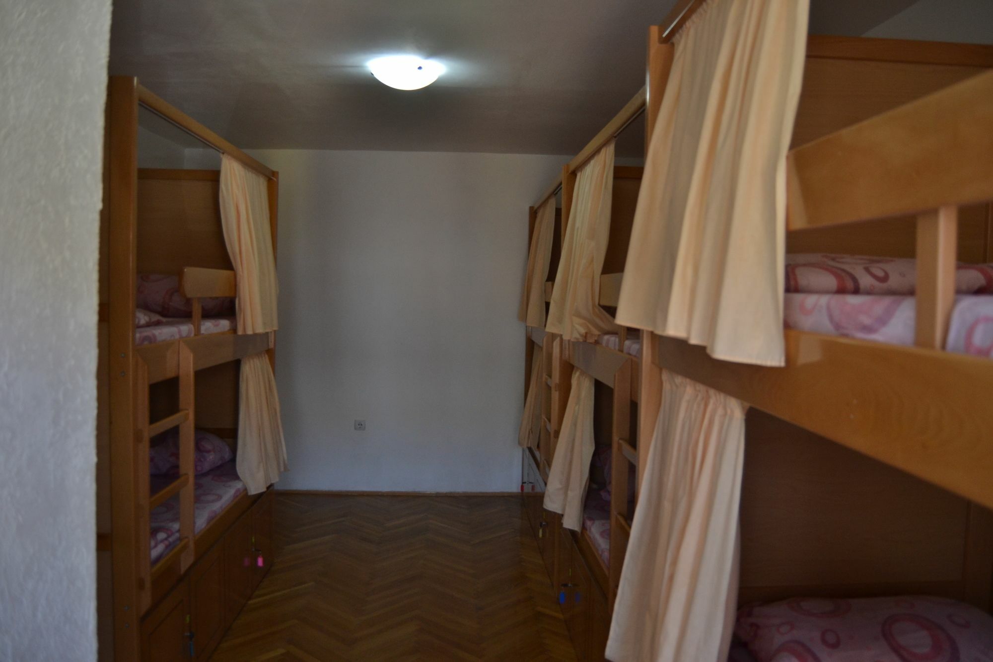 Hostel Valentin 2 Скопье Экстерьер фото